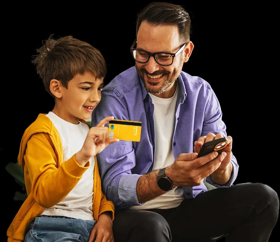 Pai e filho usando o Powpay juntos